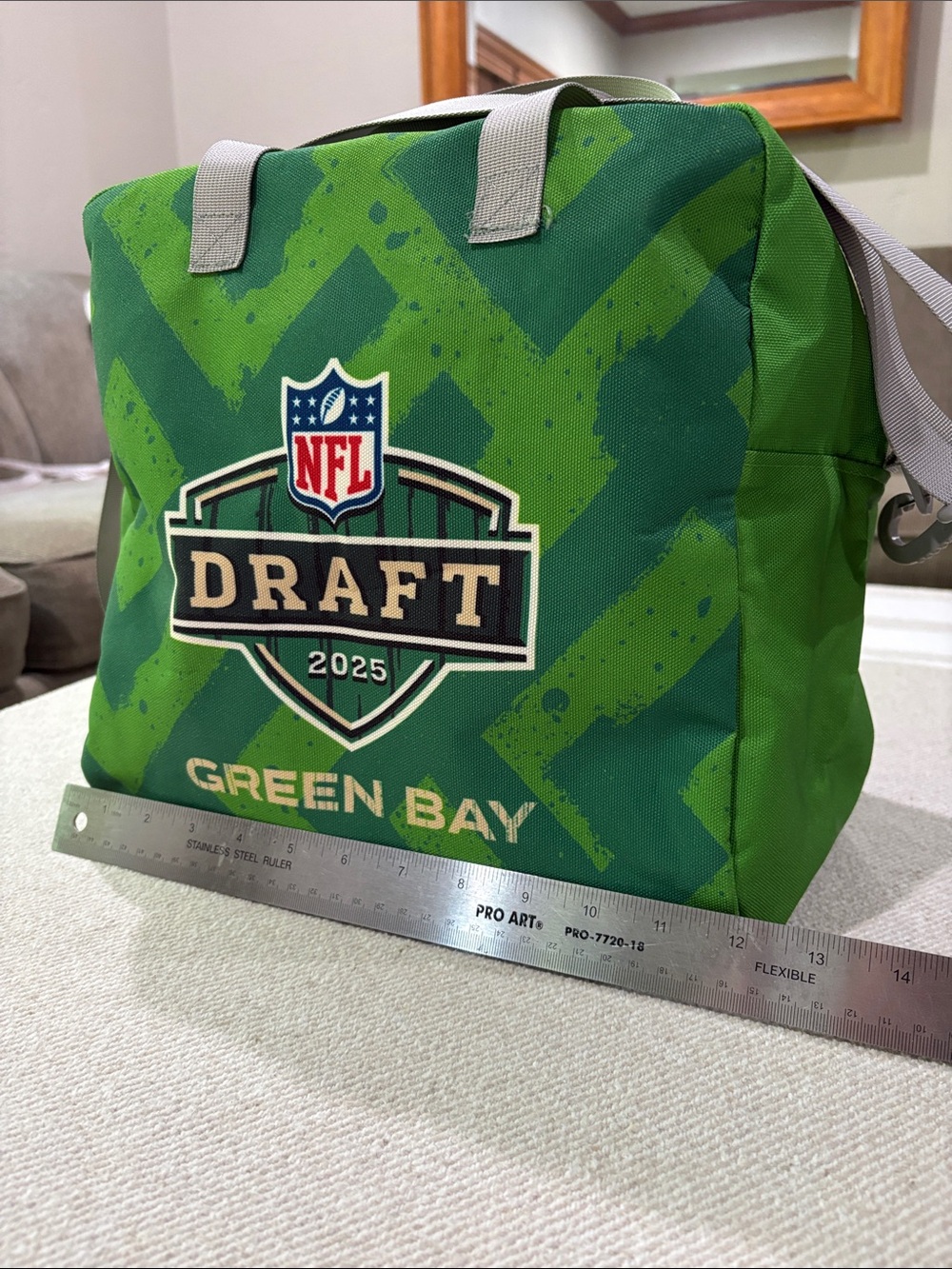 NFL Draft 2025 Green Bay Messenger Bag with Gray Shoulder Strap and Handles NEW - Picture 2 of 7
